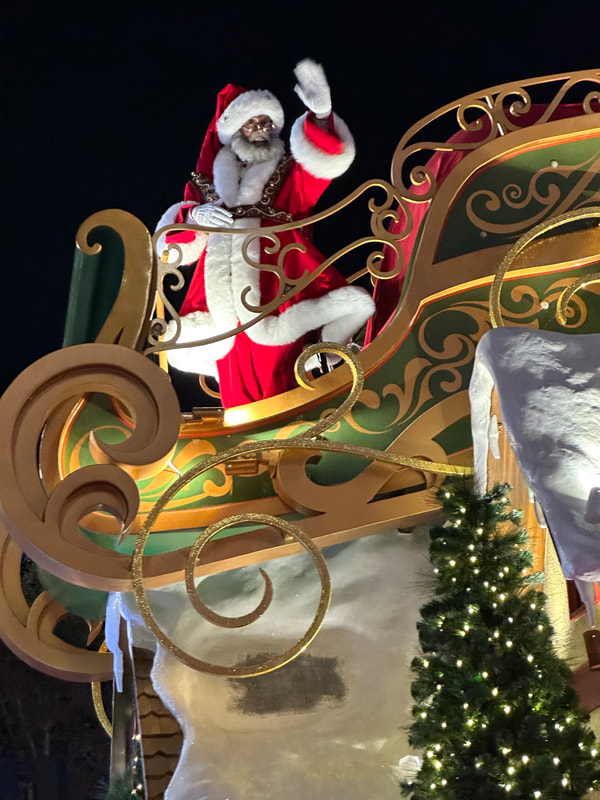 Picture of Santa at Universal Holiday Parade Featuring Macy's
